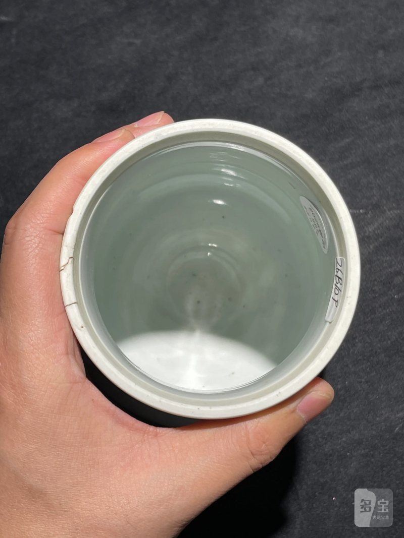 清康熙 白釉暗刻饕餮纹觯式尊 - 图6